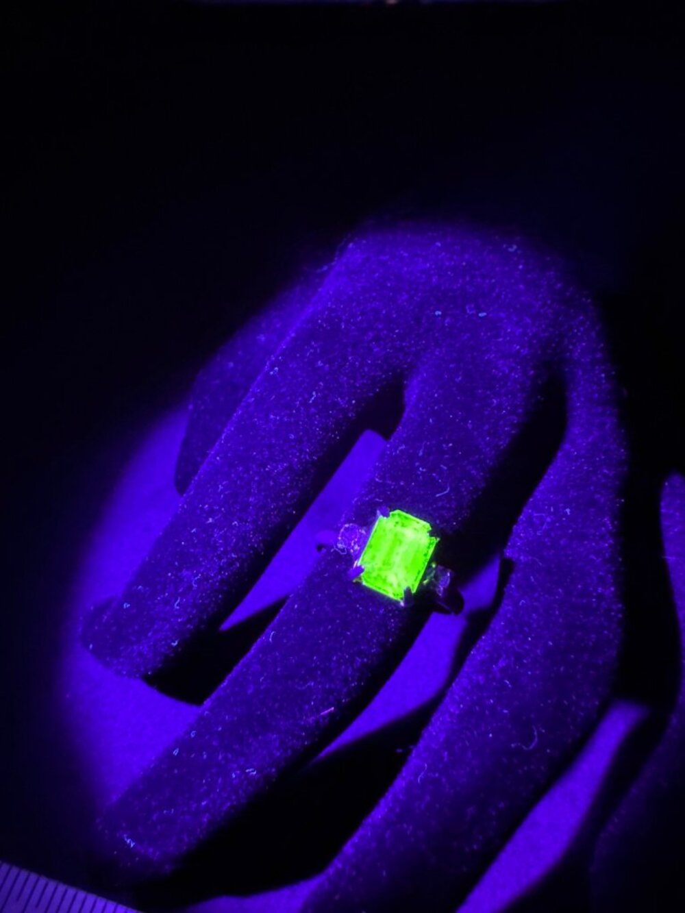 Vintage Gold Tone Green UV /Black Light Reactive Rectangular Stone Ring Size 5 A